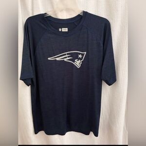 NFL NEW ENGLAND PATRIOTS MEN’S SIZE LARGE SHORT SLEEVE WICKING TOP